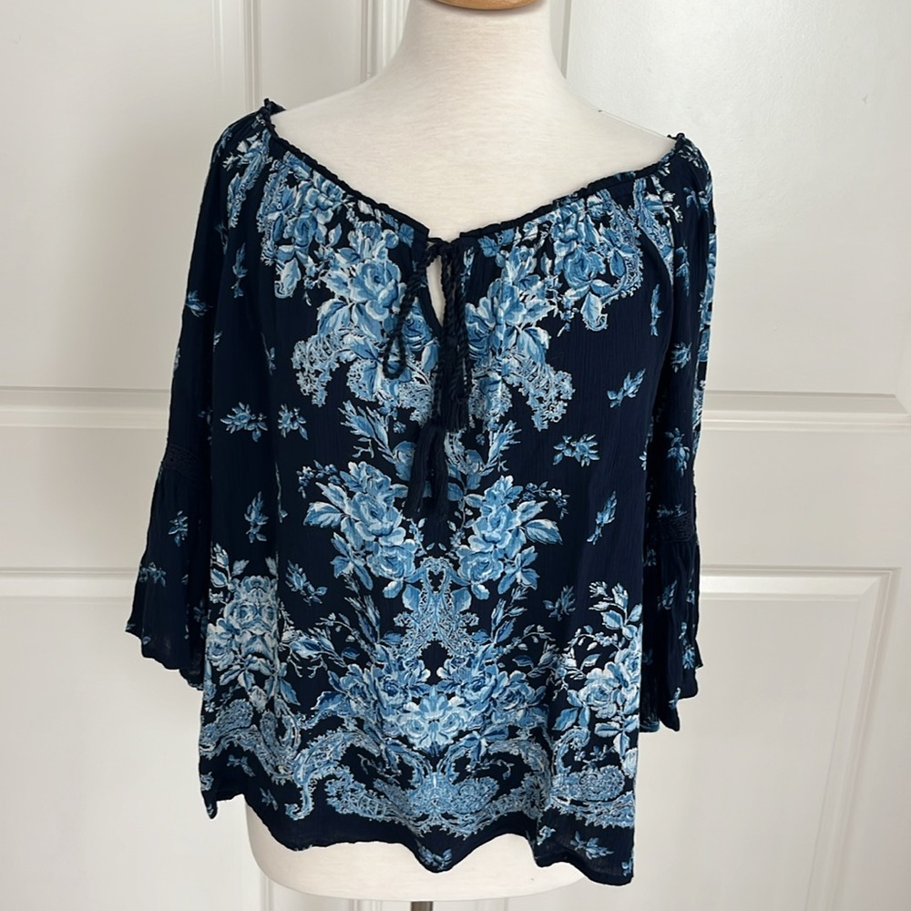 Bila Blue floral top Size Large